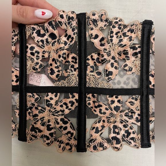 NWT Victorias Secret Embroidered Floral Lace Strapless Bra - Picture 3 of 8